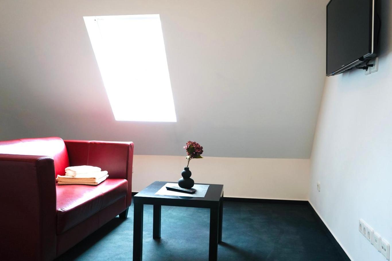 Haus Im Gruenen Fuer 6 Personen-3 Schlafzimmer- 3 Baedern -Waschmaschine-Grosse Terrasse- Vollausgestattete Kueche Wolfsburg Exteriör bild