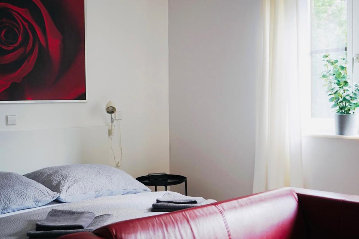 Haus Im Gruenen Fuer 6 Personen-3 Schlafzimmer- 3 Baedern -Waschmaschine-Grosse Terrasse- Vollausgestattete Kueche Wolfsburg Exteriör bild